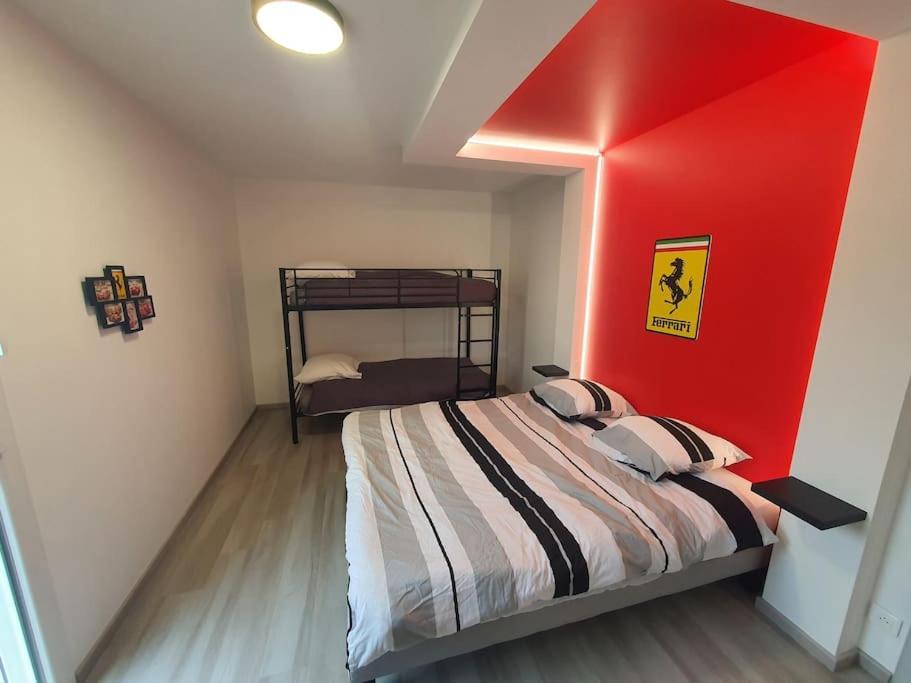 Maison A Theme Le Mans 66 Guecelard Luaran gambar