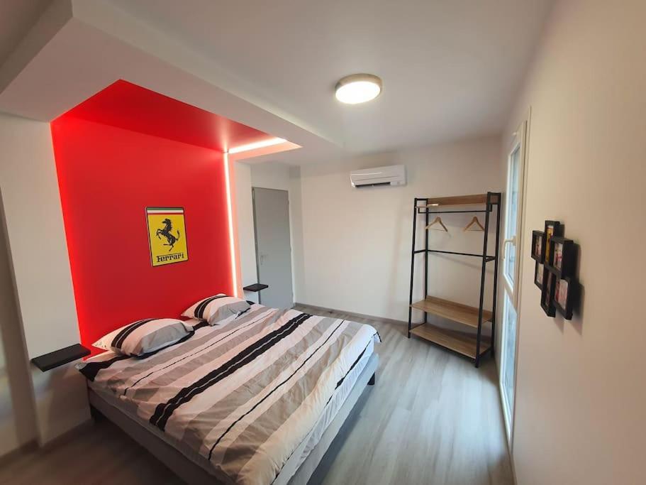 Maison A Theme Le Mans 66 Guecelard Luaran gambar