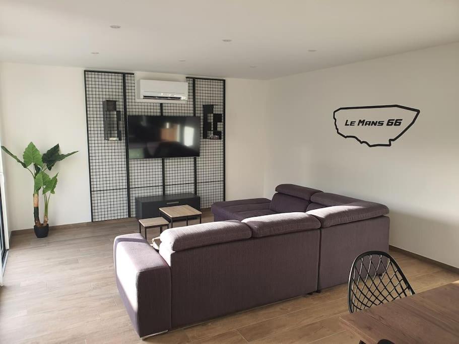Maison A Theme Le Mans 66 Guecelard Luaran gambar